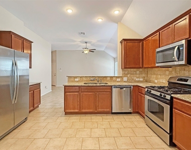 437 Travertine Trl - Photo Thumbnail 6