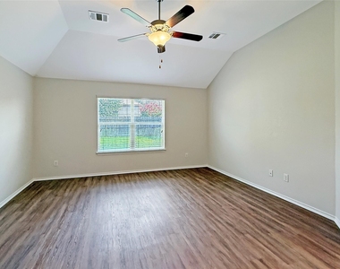 437 Travertine Trl - Photo Thumbnail 9