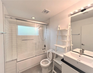 2103 E 14th St - Photo Thumbnail 8