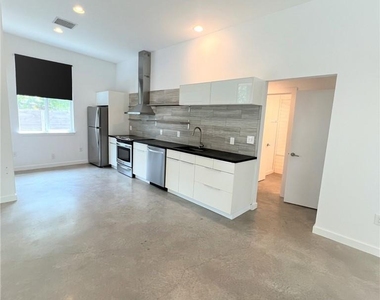 2103 E 14th St - Photo Thumbnail 5