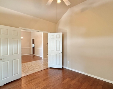 16212 Double Eagle Dr - Photo Thumbnail 12