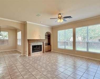 16212 Double Eagle Dr - Photo Thumbnail 3