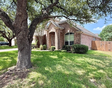 16212 Double Eagle Dr - Photo Thumbnail 2