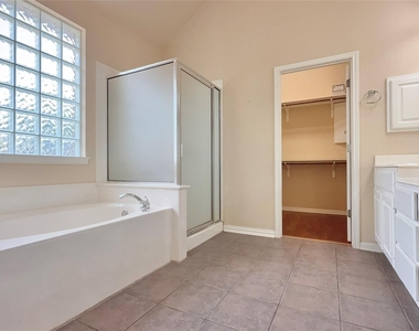 16212 Double Eagle Dr - Photo Thumbnail 17