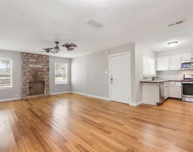 2402 Berkeley Ave - Photo Thumbnail 8