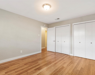 2402 Berkeley Ave - Photo Thumbnail 18