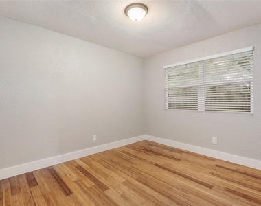 2402 Berkeley Ave - Photo Thumbnail 13