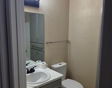 4412 Shakertown - Photo Thumbnail 12