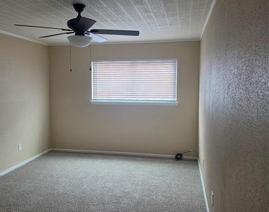 4412 Shakertown - Photo Thumbnail 11