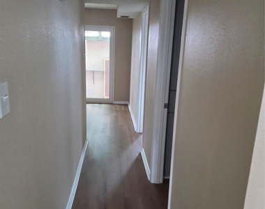 4412 Shakertown - Photo Thumbnail 5