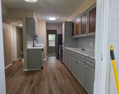 4412 Shakertown - Photo Thumbnail 6