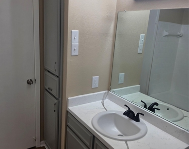 4412 Shakertown - Photo Thumbnail 10