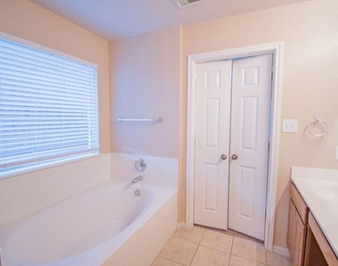 312 Pheasant Rdg - Photo Thumbnail 21