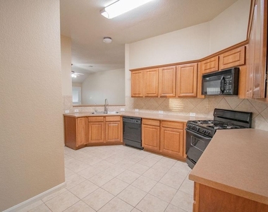 312 Pheasant Rdg - Photo Thumbnail 8