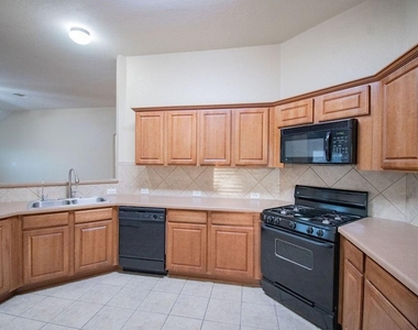312 Pheasant Rdg - Photo Thumbnail 7
