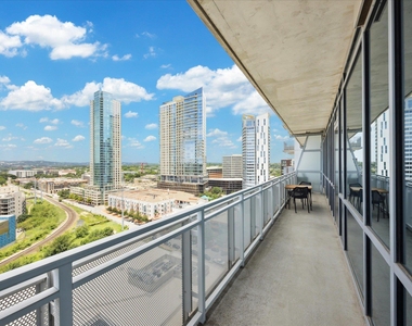 222 West Ave - Photo Thumbnail 1