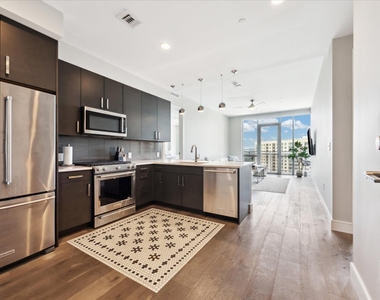 222 West Ave - Photo Thumbnail 2