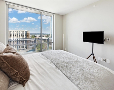 222 West Ave - Photo Thumbnail 8