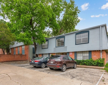 406 E 30 St - Photo Thumbnail 13