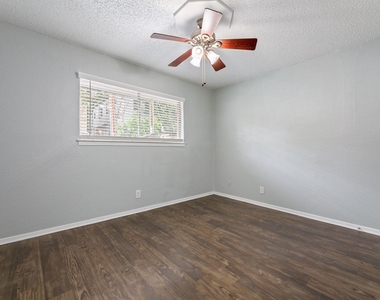 406 E 30 St - Photo Thumbnail 10
