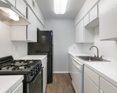 406 E 30 St - Photo Thumbnail 5