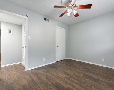 406 E 30 St - Photo Thumbnail 9