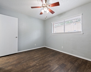 406 E 30 St - Photo Thumbnail 11