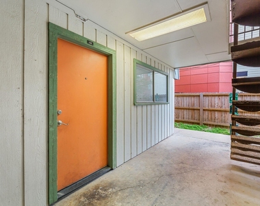 406 E 30 St - Photo Thumbnail 1