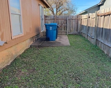 811 Lexington Rd - Photo Thumbnail 20