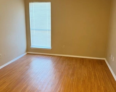 811 Lexington Rd - Photo Thumbnail 8