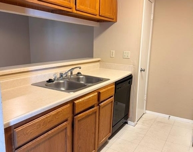 811 Lexington Rd - Photo Thumbnail 7