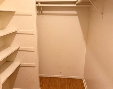 811 Lexington Rd - Photo Thumbnail 10