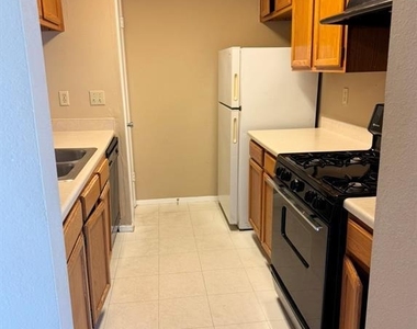 811 Lexington Rd - Photo Thumbnail 5