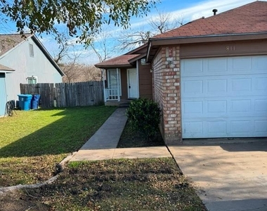 811 Lexington Rd - Photo Thumbnail 1