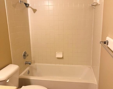 811 Lexington Rd - Photo Thumbnail 16