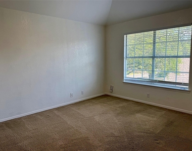 11112 Marden Ln - Photo Thumbnail 12