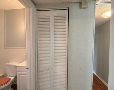 8028 Delaware Avenue - Photo Thumbnail 14