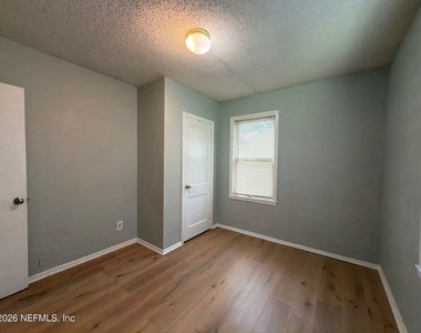 8028 Delaware Avenue - Photo Thumbnail 11
