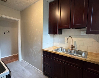 8028 Delaware Avenue - Photo Thumbnail 5