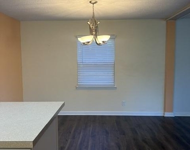 610 Nightingale Street - Photo Thumbnail 5