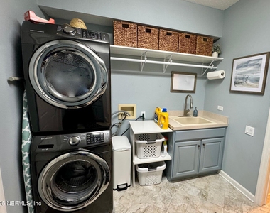 4911 Toproyal Lane - Photo Thumbnail 27