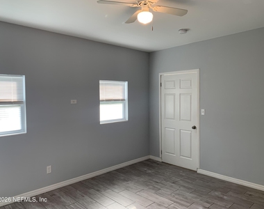 1710 Rowe Avenue - Photo Thumbnail 9