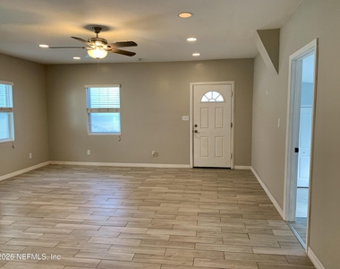 1710 Rowe Avenue - Photo Thumbnail 4