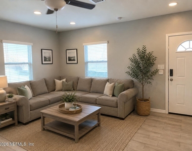 1710 Rowe Avenue - Photo Thumbnail 5
