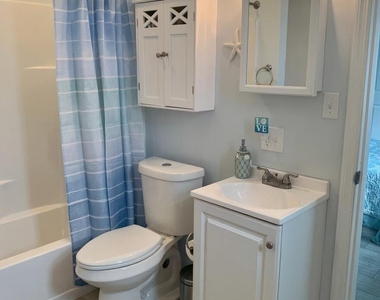 1710 Rowe Avenue - Photo Thumbnail 19