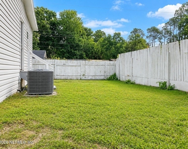 1710 Rowe Avenue - Photo Thumbnail 2