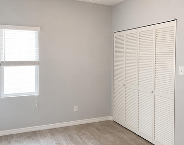 1710 Rowe Avenue - Photo Thumbnail 14