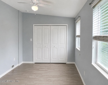 1710 Rowe Avenue - Photo Thumbnail 12
