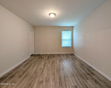 6869 Lake Mist Lane - Photo Thumbnail 4