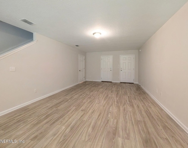 6869 Lake Mist Lane - Photo Thumbnail 3